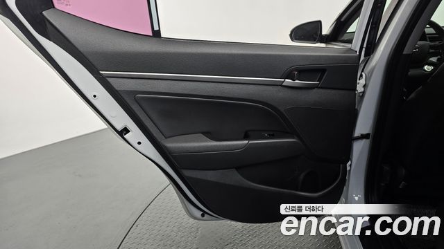 Hyundai AVANTE 2018 — photo 15