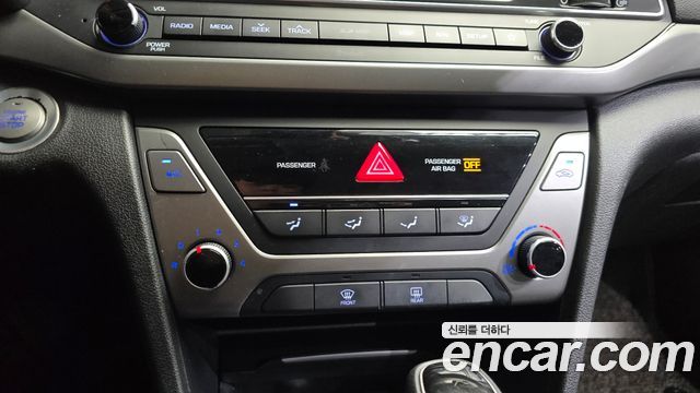 Hyundai AVANTE 2018 — photo 28