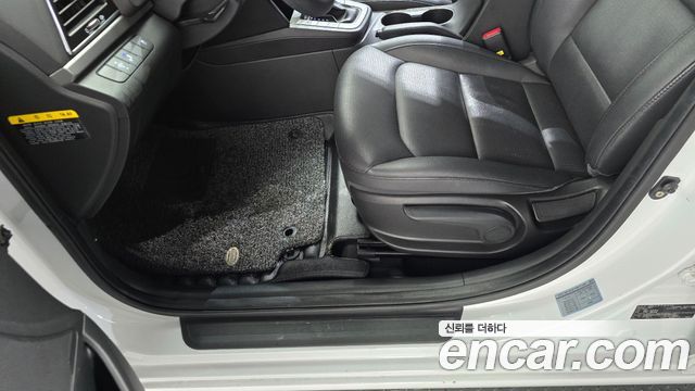 Hyundai AVANTE 2018 — photo 30