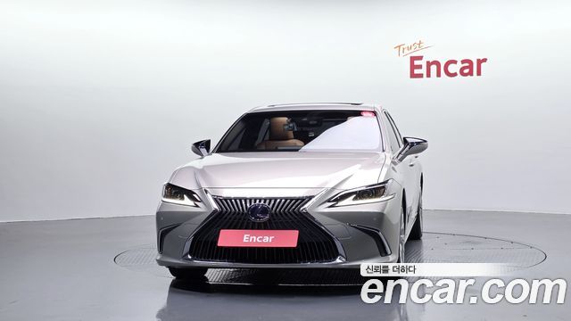 Lexus ES 2019 — photo 3