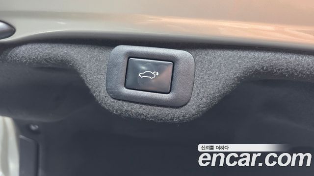 Lexus ES 2019 — photo 34