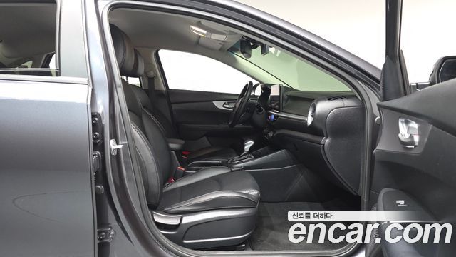 Kia K3 2022 — photo 16