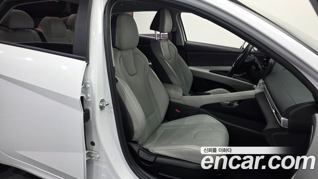 Hyundai AVANTE 2021 — photo 16