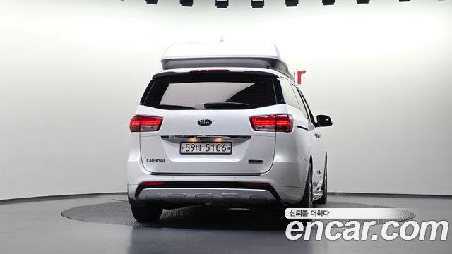 Kia Canival 2018 — photo 4