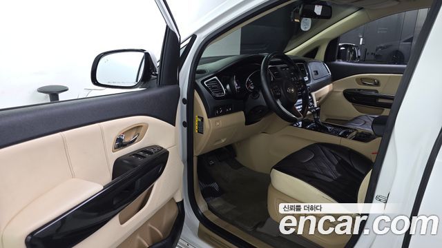 Kia Canival 2018 — photo 13