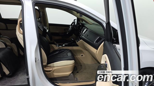 Kia Canival 2018 — photo 17