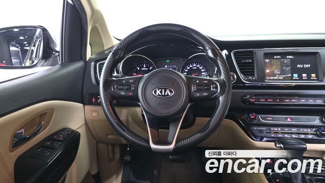 Kia Canival 2018 — photo 19