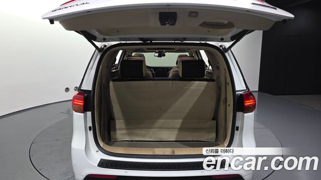 Kia Canival 2018 — photo 26