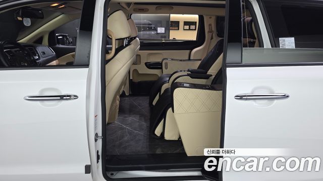 Kia Canival 2018 — photo 16