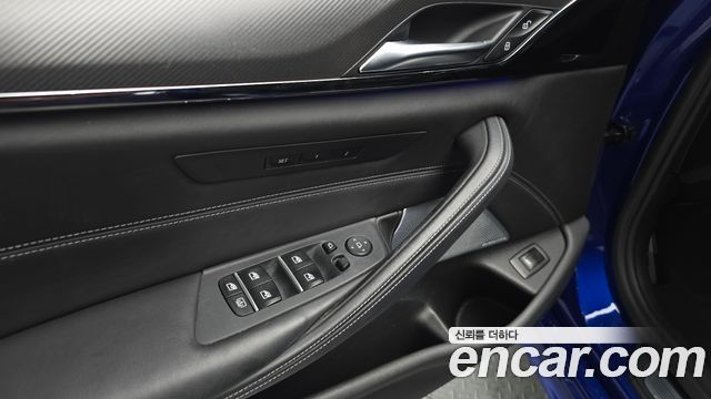 BMW M5 2018 — photo 27
