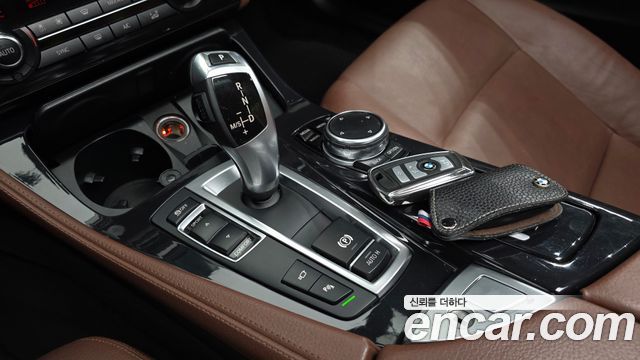 BMW 5-Series 2016 — photo 9