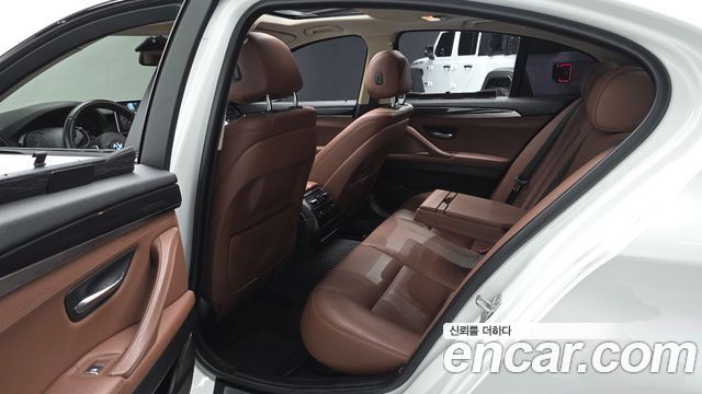 BMW 5-Series 2016 — photo 11
