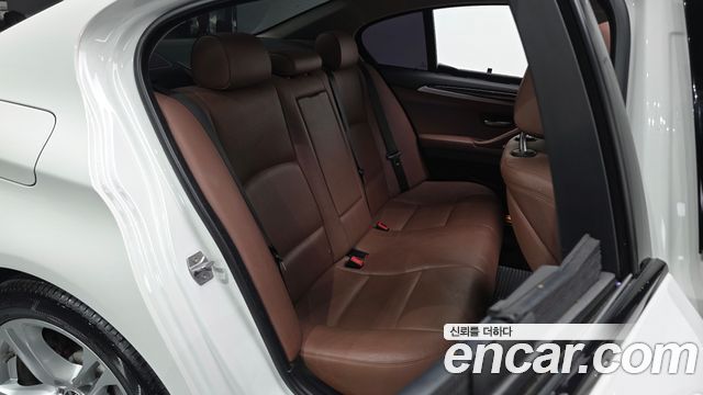 BMW 5-Series 2016 — photo 12