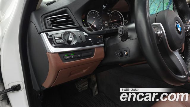 BMW 5-Series 2016 — photo 13