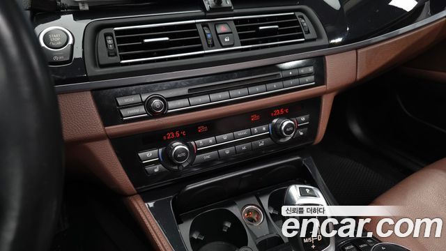 BMW 5-Series 2016 — photo 18