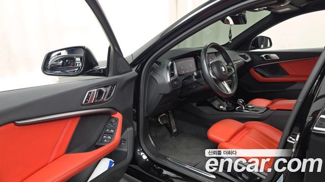 BMW 1-Series 2021 — photo 13