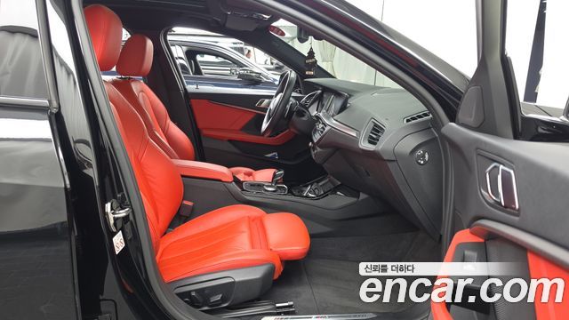 BMW 1-Series 2021 — photo 17