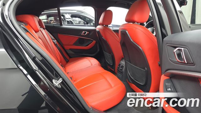 BMW 1-Series 2021 — photo 18