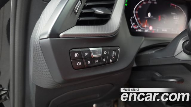 BMW 1-Series 2021 — photo 27