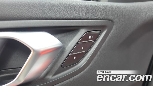 BMW 1-Series 2021 — photo 30