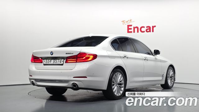 BMW 5-Series 2018 — photo 2