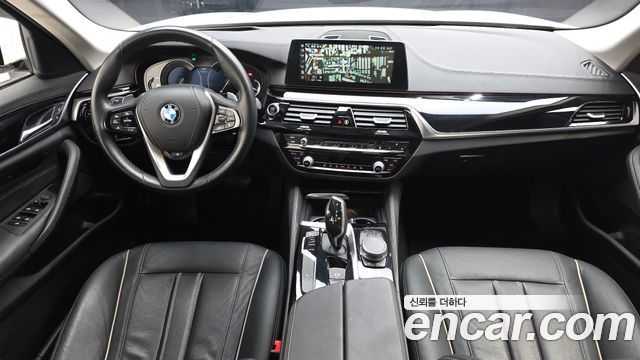 BMW 5-Series 2018 — photo 10