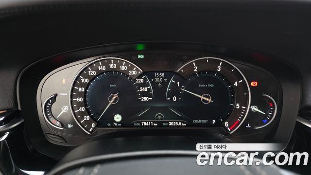 BMW 5-Series 2018 — photo 11