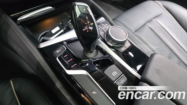 BMW 5-Series 2018 — photo 12
