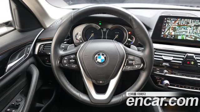 BMW 5-Series 2018 — photo 19