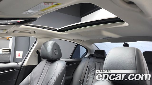 BMW 5-Series 2018 — photo 25