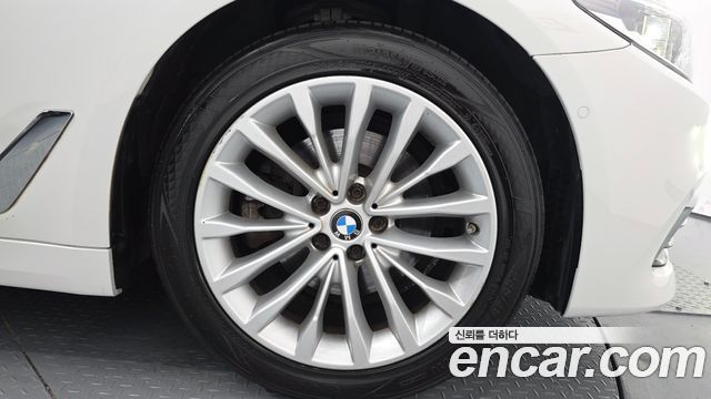BMW 5-Series 2018 — photo 7
