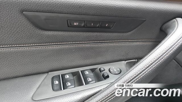 BMW 5-Series 2018 — photo 27