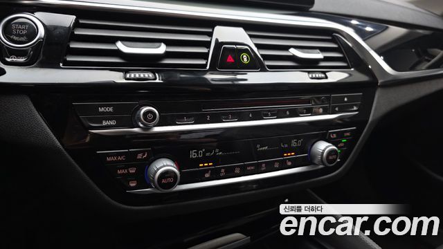 BMW 5-Series 2018 — photo 29