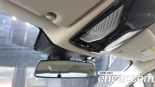 BMW 5-Series 2018 — photo 31