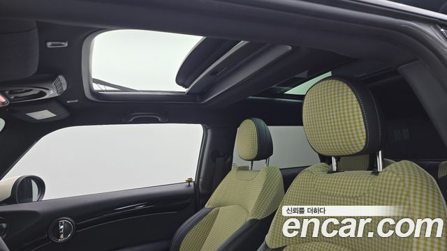Mini Cooper 2023 — photo 22