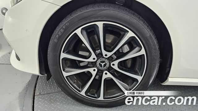Mercedes-Benz E-Class 2020 — photo 5