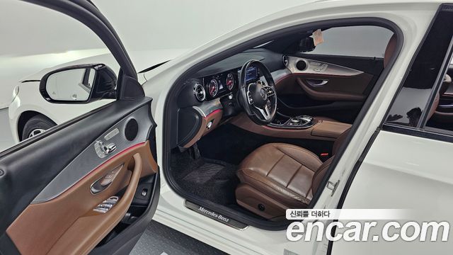 Mercedes-Benz E-Class 2020 — photo 13