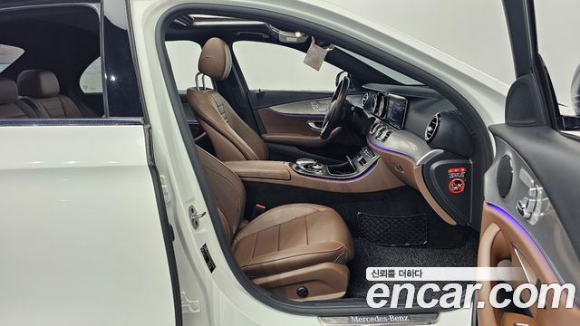 Mercedes-Benz E-Class 2020 — photo 17
