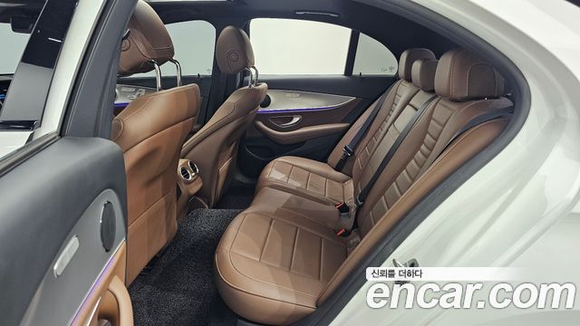 Mercedes-Benz E-Class 2020 — photo 18