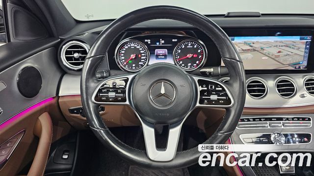 Mercedes-Benz E-Class 2020 — photo 19