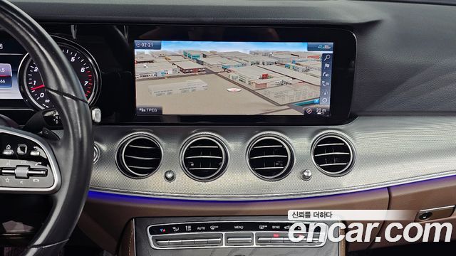 Mercedes-Benz E-Class 2020 — photo 20
