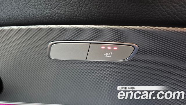 Mercedes-Benz E-Class 2020 — photo 24