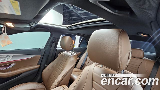 Mercedes-Benz E-Class 2020 — photo 25