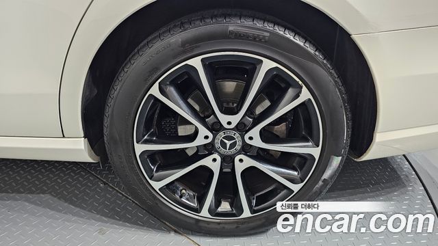 Mercedes-Benz E-Class 2020 — photo 7