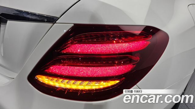 Mercedes-Benz E-Class 2020 — photo 9