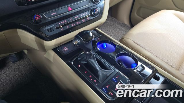 Kia Canival 2016 — photo 9