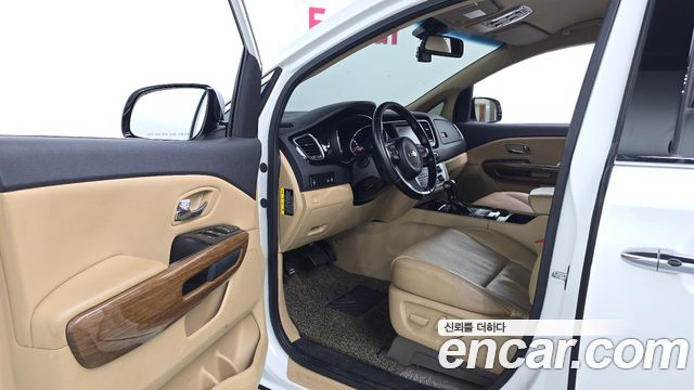 Kia Canival 2016 — photo 10