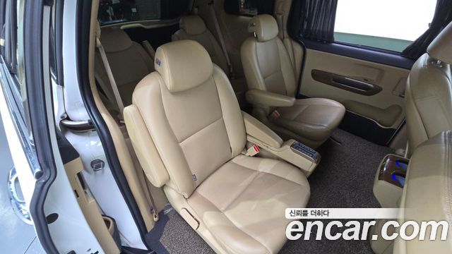 Kia Canival 2016 — photo 11