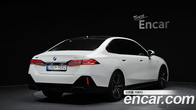 BMW 5-Series 2026 — photo 2
