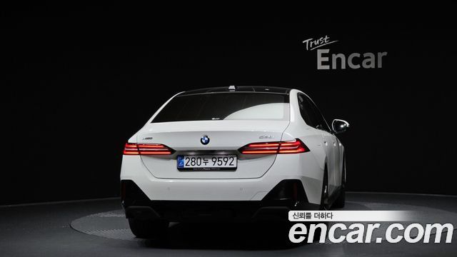 BMW 5-Series 2026 — photo 4